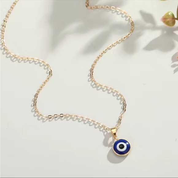 ***$8 BUNDLE*** Evil Eye Necklace - Picture 1 of 3